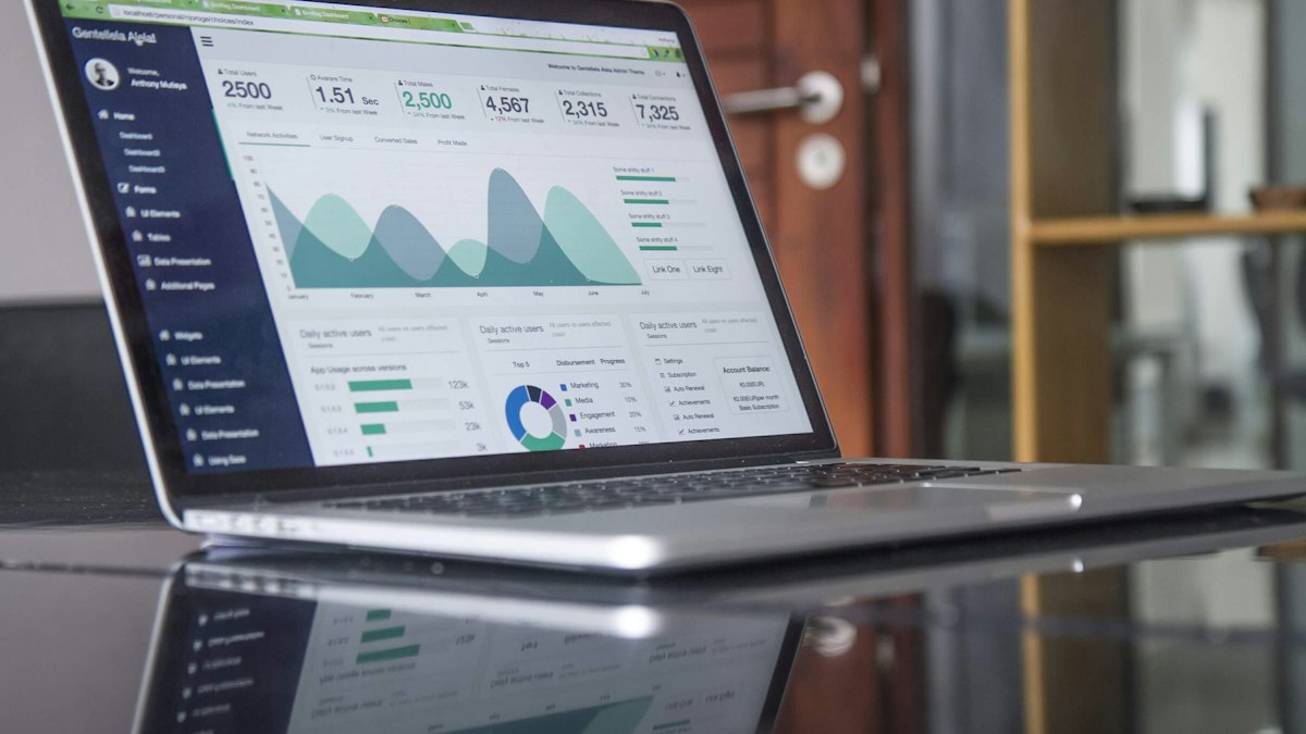Verifactu vs Factura Electrónica B2B: Plazos Oficiales en el BOE y Qué Software Necesitan Autónomos y Pymes (2026)